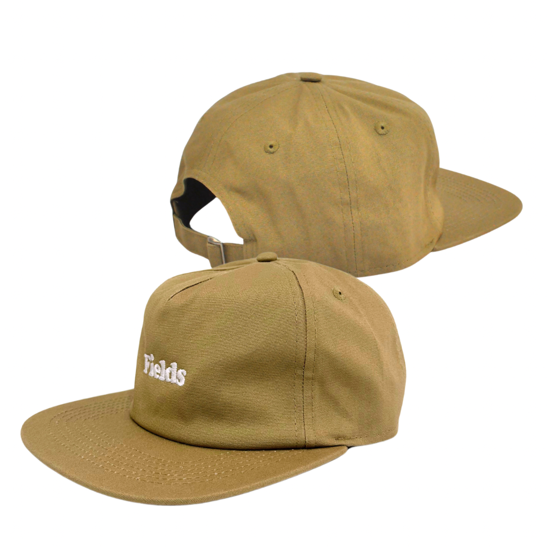 Gorra con visera plana